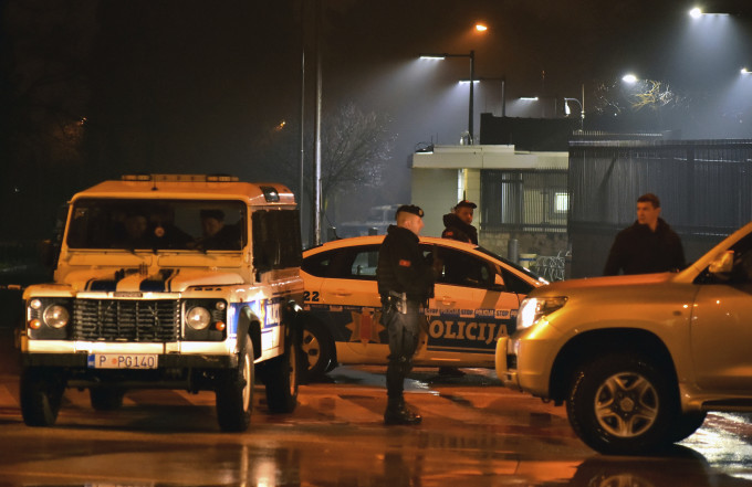 Explozie la Ambasada SUA din Muntenegru. Atacatorul s-a aruncat in aer - FOTO