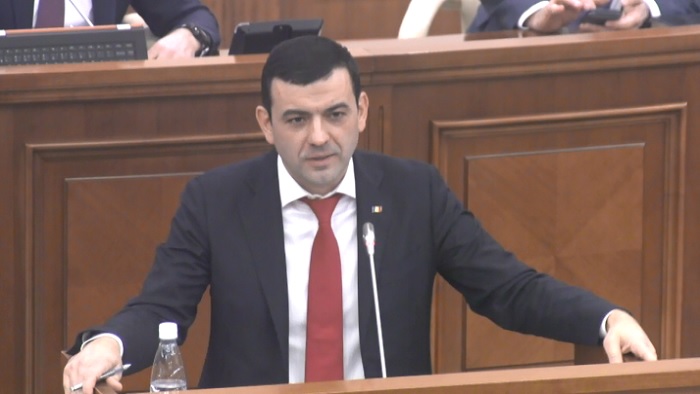 Gaburici ramane sef la economie. Motiunea inaintata de socialisti a esuat
