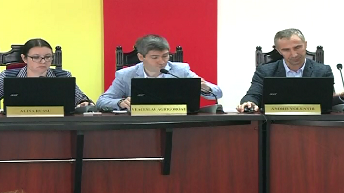 Initiatorii referendumului de anulare a sistemului mixt de vot s-au adresat la CC. Ei se plang ca CEC ar fi incalcat mai multe norme cand a refuzat repetat sa inregistreze grupul de initiativa