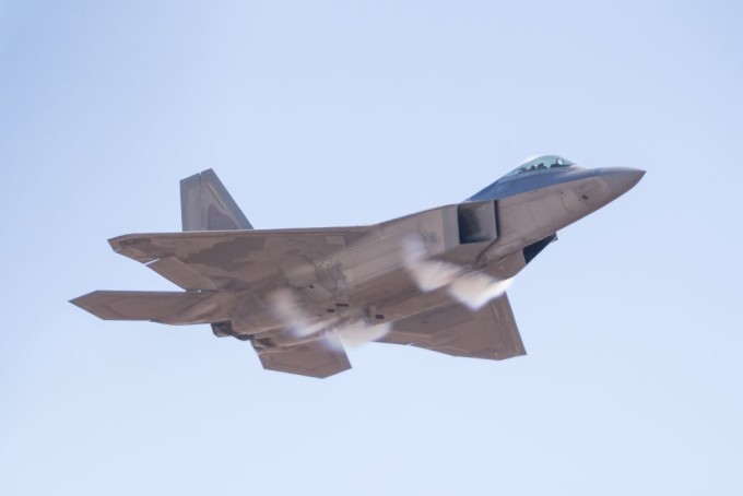 SUA au desfasurat avioane de vanatoare invizibile F-22 in Coreea de Sud