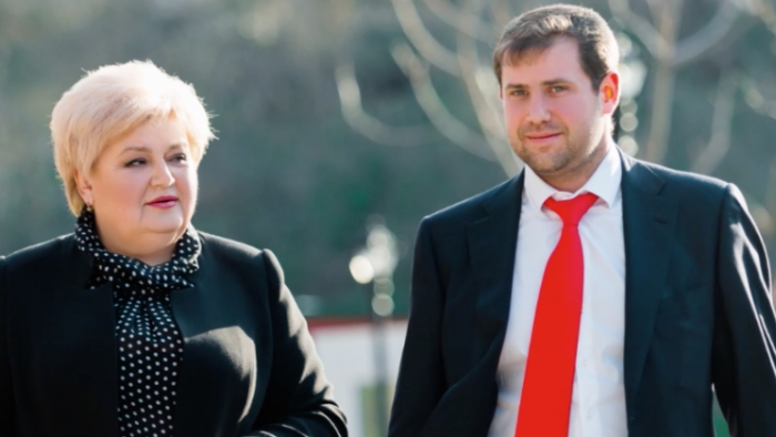 Judecatoria Chisinau urmeaza sa examineze cererea PUN de a o exclude pe candidata Partidului SOR, Reghina Apostolova din lupta pentru sefia capitalei. Salaru: "Finantarea ei s-a realizat cu bani rusesti". Sor: "Sunt minciuni"