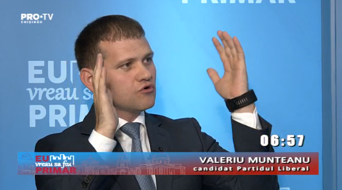 Cum raspunde Valeriu Munteanu la intrebarea: "Ati fost obligat sa va schimbati panourile electorale pentru ca ati folosit insemnele tricolorului si din cauza sloganului, ce nu era in regula?"