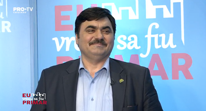 Cum raspunde Victor Stratila la intrebarea: Aveti 0 venit, 0 cheltuieli. Cum va promovati? Stratila: "Noi nu suntem un partid de hoti care a furat miliardul si cu banii furati se promoveaza. Transportul public este gratis pentru candidati"