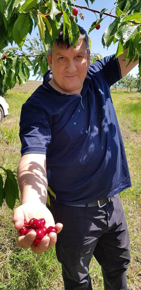 Iurie Chirinciuc, fostul minitru al Transporturilor: "Va invit la cirese". Imaginile postate pe pagina sa de facebook - GALERIE FOTO