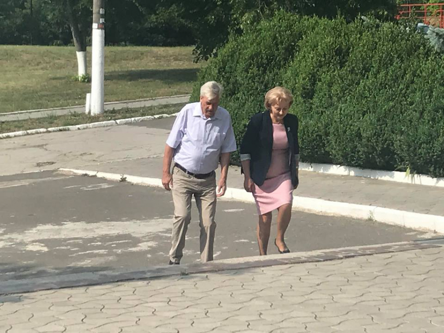 Zinaida Greceanii a venit la sectia de votare impreuna cu sotul: "Am votat pentru un primar gospodar, care nu va distruge capitala" - GALERIE FOTO
