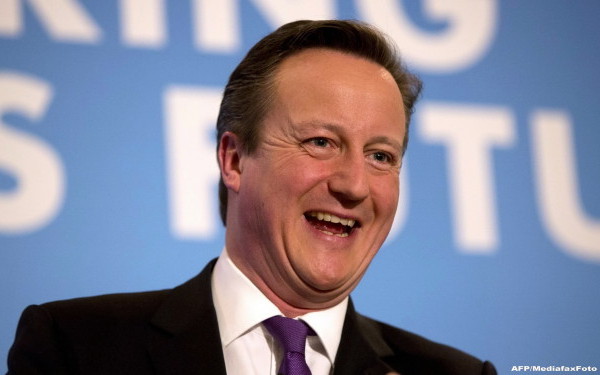 Premierul Marii Britanii, David Cameron, intepat de o meduza in timp ce se relaxa pe o insula in Spania