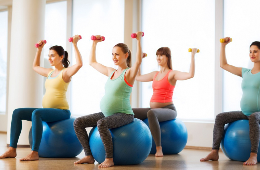 Viitoarele mamici au luat cu asalt sala de fitness. Iata cum se descurca la antrenamente - VIDEO