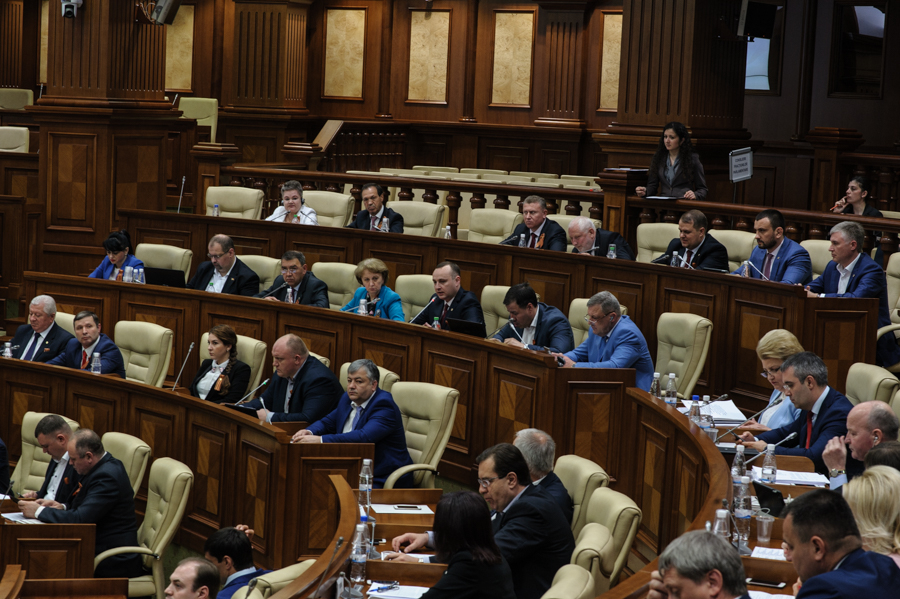 Daca duminica viitoare ar avea loc alegeri parlamentare patru partide ar accede in parlament. Care sunt acestea. Sondaj IRI