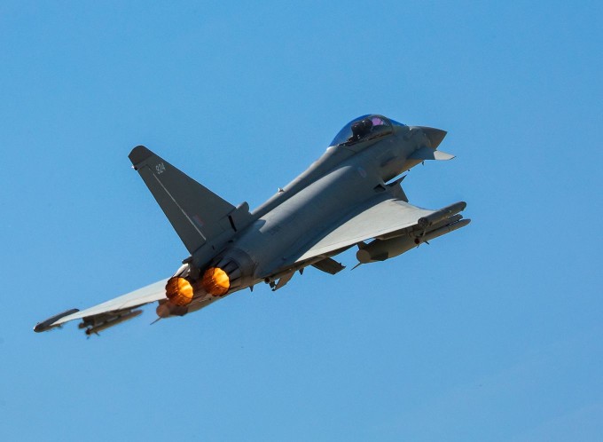 Avioane de lupta britanice, trimise din Romania pentru interceptarea unui bombardier rus, deasupra Marii Negre