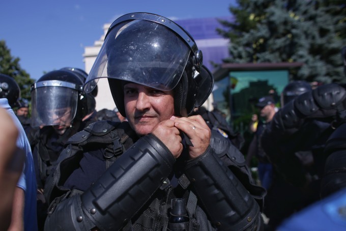 Procurorii militari au deschis dosar penal privind interventia jandarmilor in Piata Victoriei