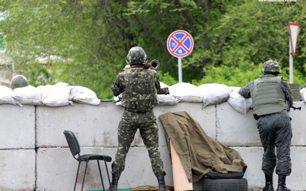Criza din Ucraina. Peste 30 de insurgenti, ucisi in Slaviansk. Rusia anunta consolidarea Flotei militare de la Marea Neagra