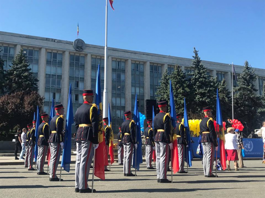 Ziua Internationala a Pacii, marcata la Chisinau printr-un mars al veteranilor conflictelor din Afganistan si de pe Nistru. Programul festiv - GALERIE FOTO