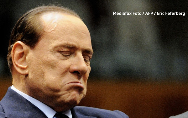 Munceste in folosul comunitatii, printre oameni care probabil nici nu-l recunosc. Berlusconi "Voi fi un sfant, in curand"