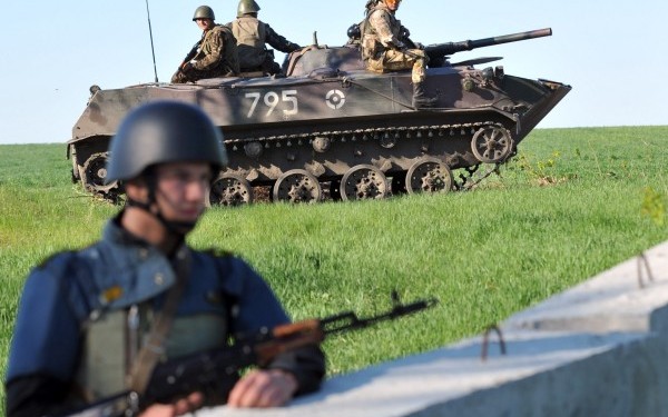Criza in Ucraina. Armata ucraineana continua operatiunile antiteroriste in zona orasului Slaviansk