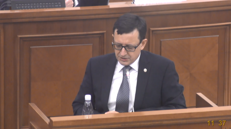 Proiectul privind sistemul unic de salarizare, votat in prima lectura. Deputatii PL, PLDM, PCRM si PSRM l-au criticat, numindu-l electoral