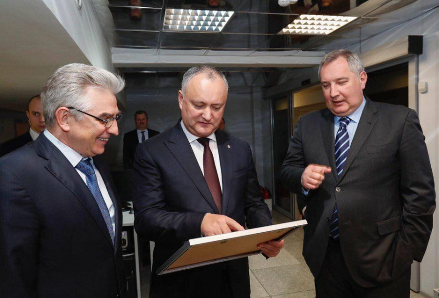 Rogozin vrea sa verifice daca astronautii americani intr-adevar au ajuns pe luna: " O sa zburam si o sa verificam". Oficialul rus, impreuna cu Dodon, a vizitat compania "Sisteme cosmice rusesti"