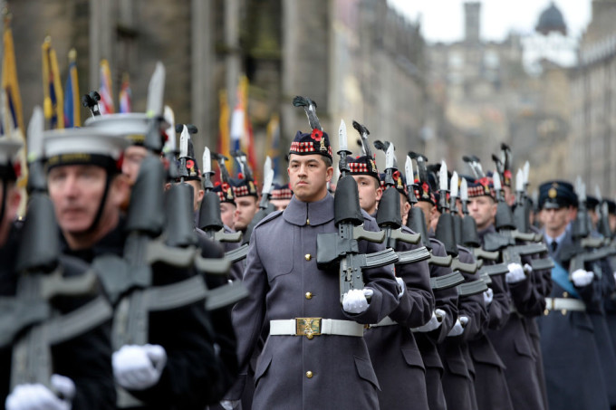 Planul secret al Armatei britanice. Ar putea scoate militarii pe strazi, daca acordul pentru Brexit e respins