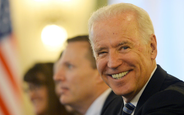 Joe Biden, invitat la balul de absolvire de o fata de 17 ani. Vicepresedintele SUA i-a raspuns personal