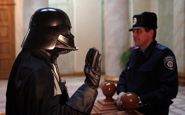 Conduce un imperiu galactic, dar nu a avut voie sa voteze la alegerile din Ucraina. Ce a patit Vader la Kiev