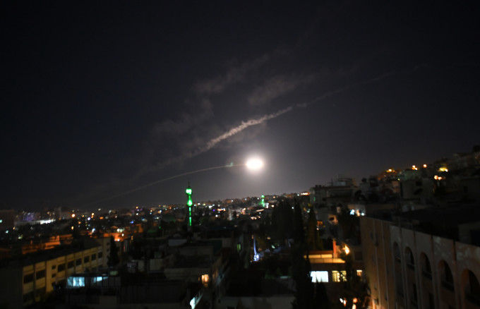 Israelul ar fi lansat rachete impotriva unei baze a regimului al-Assad din Siria