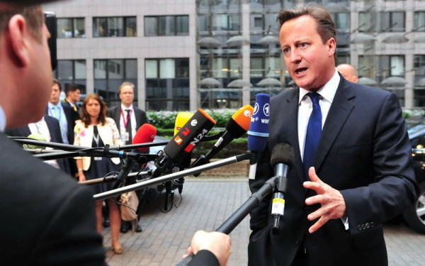 David Cameron agita spiritele la Bruxelles: "UE a devenit prea mare, prea autoritara si prea intruziva"