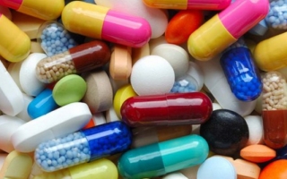 Deprecierea leului scumpeste medicamentele. Preturile ar putea creste pana la 10 %