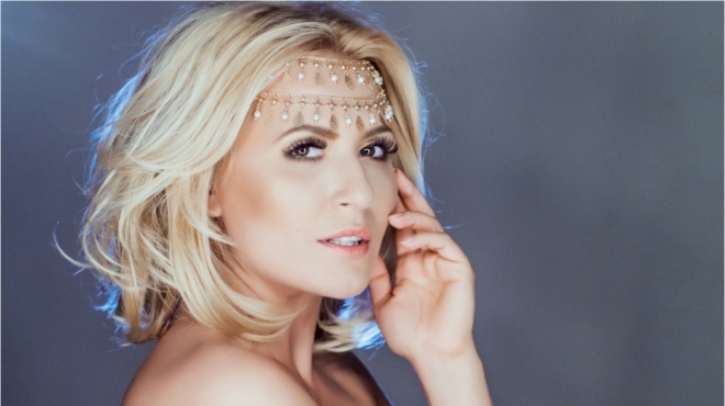Dianna Rotaru a acceptat sa se demachieze in direct! Cum arata interpreta fara pic de machiaj? VIDEO