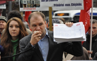Si comunistii din CMC vor demiterea primarului Chirtoaca: "Cerem organizarea referendumului"