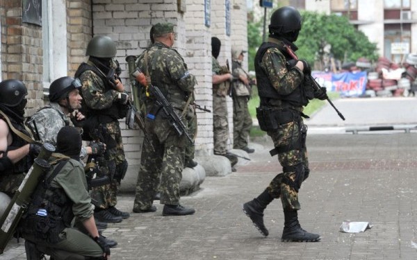 CRIZA IN UCRAINA. Doi jurnalisti rusi, retinuti sub acuzatia de spionaj, au fost eliberati