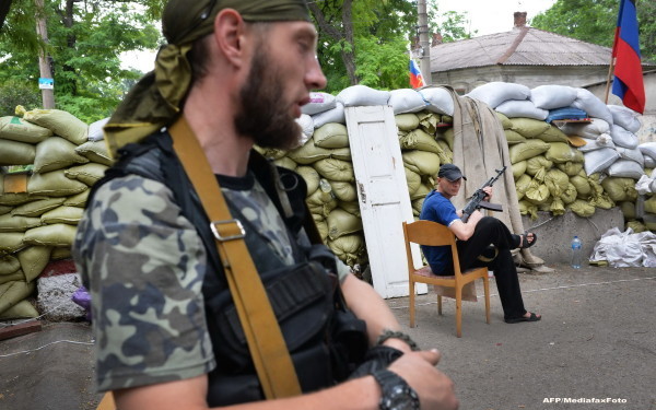 Criza in Ucraina. Presedintele Porosenko ordona crearea unor culoare umanitare in zonele de lupta, pentru civili
