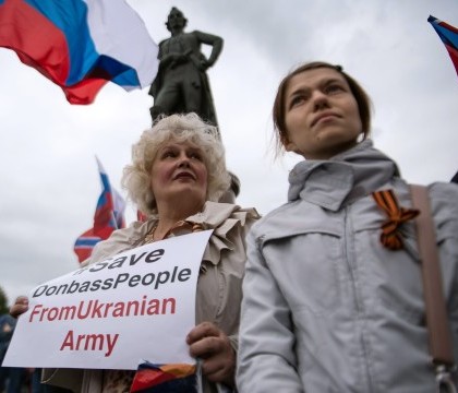 Criza in Ucraina: Doi morti in Donetk si incursiuni cu tancuri in est. Porosenko i-a propus lui Putin un plan de pace