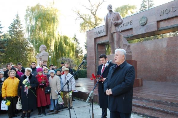 PCRM anunta manifestatii de amploare pe 21 noiembrie. Cum au marcat la monumentul lui Lenin