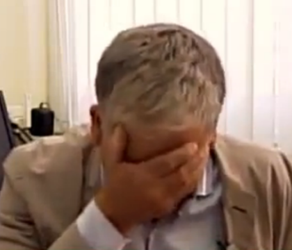 Un purtator de cuvant al ONU izbucneste in hohote de plans in timp ce descrie in direct situatia din Fasia Gaza. VIDEO