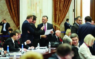 Deputatii vor fi pedepsiti daca vor bloca tribuna Parlamentului. Vezi ce sanctiuni risca