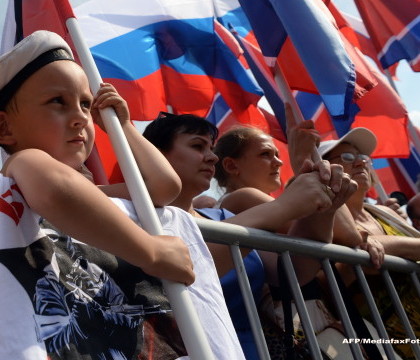 Sute de rusi au manifestat la Moscova pentru a-i cere presedintelui  Putin sa "treaca la actiune" in Ucraina
