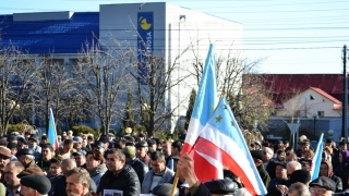 Mitinguri la Comrat. Peste 1000 de persoane protesteaza in fata Comitetului Executiv