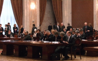 "Spre sfarsitul sedintei deputatii dispar". Ce vor trebui sa faca parlamentarii de acum incolo