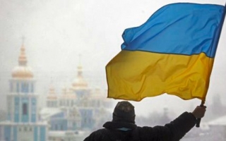 Spirite incinse in Ucraina. Mii de oameni condamna decizia de a anula asocierea cu UE. Promit o revolutie "portocalie"