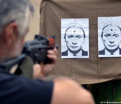 FOTO. Vladimir Putin, tinta intr-un poligon din vestul Ucrainei. Cum sunt folosite fotografiile acestuia
