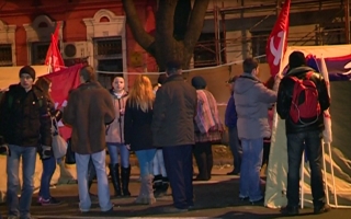Comunistii au au petrecut noaptea in corturi in fata cladirii Delegatiei UE. Cum au protestat