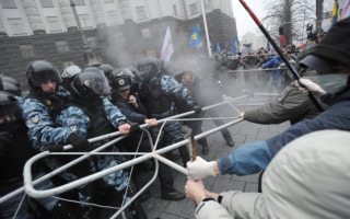 Ucraina in a 12-a zi de proteste: Comisia Europeana cere Kievului un "dialog imediat" cu liderii opozitiei