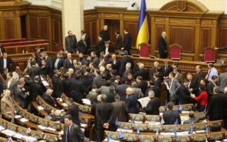 Kievul in negocieri. Autoritatile din Ucraina decid formarea unui Guvern interimar
