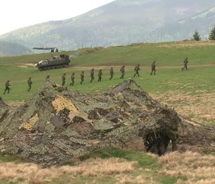Comandantul fortelor NATO din Europa: "Rusia ar putea efectua incursiuni militare in R.Moldova"