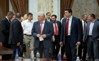 Comunistii cer audierea lui Nicolae Timofti si Iurie Leanca in Parlament. \'\'Au jurat credinta"