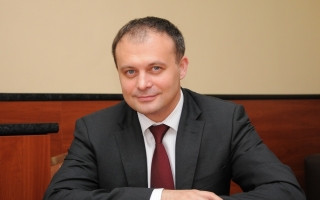 Adrian Candu: Autoritatile nu sunt obligate sa modifice Constitutia dupa decizia CC, privind limba romana
