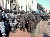 VIDEO. Fortele speciale de la Kiev au demontat corturile protestatarilor. "Au folosit gaze lacrimogene"
