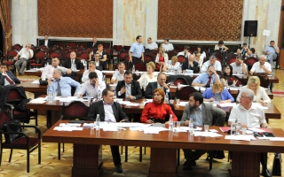 Comunistii contesta rezultatele numararii voturilor privind modificarea Regulamentului Parlamentului