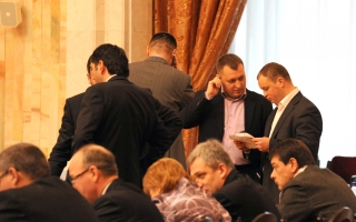 Comunistii si unii deputati socialisti au parasit sala de sedinte. Ce i-a nemultumit