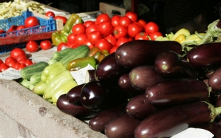 20% din spatiul pietelor va fi amenajat pentru comertul fructelor si legumelor autohtone