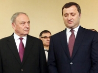 Vlad Filat, decorat cu "Ordinul Republicii". Presedintele Timofti a semnat decretul